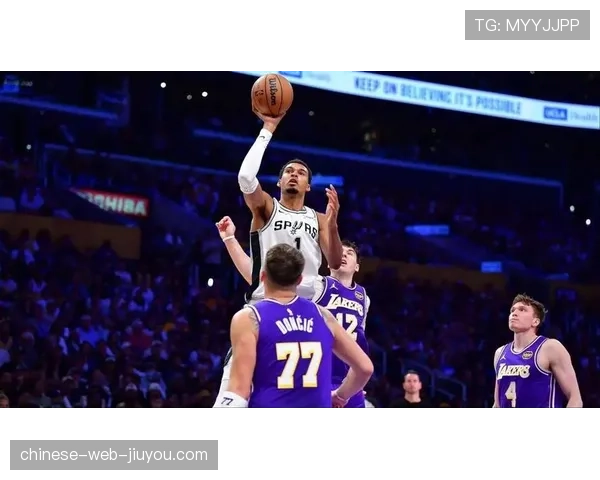 文班亚马因脚踝酸痛缺席与雷霆关键战，出战成疑