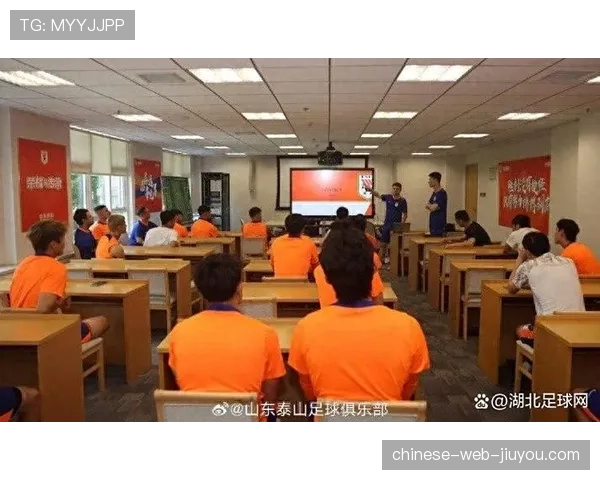 西班牙理念认知要求更高，球员必须协同合作找准位置